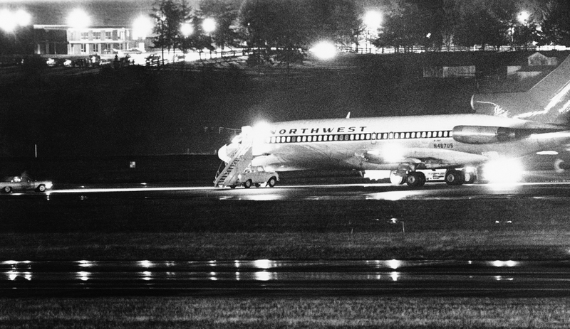A hijacked Northwest Airlines jetliner 727 sits on a runway for refueling at Tacoma International Airport, Nov. 25, 1971, Seattle, Wash. Photo: AP